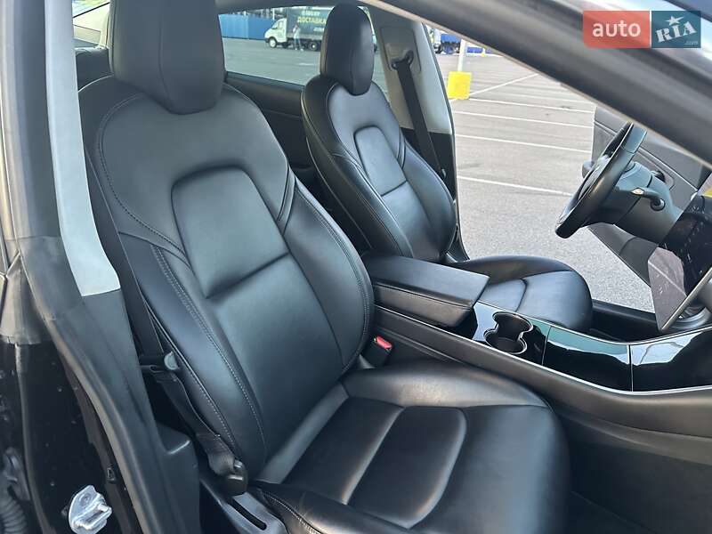 Седан Tesla Model 3 2019 в Рівному