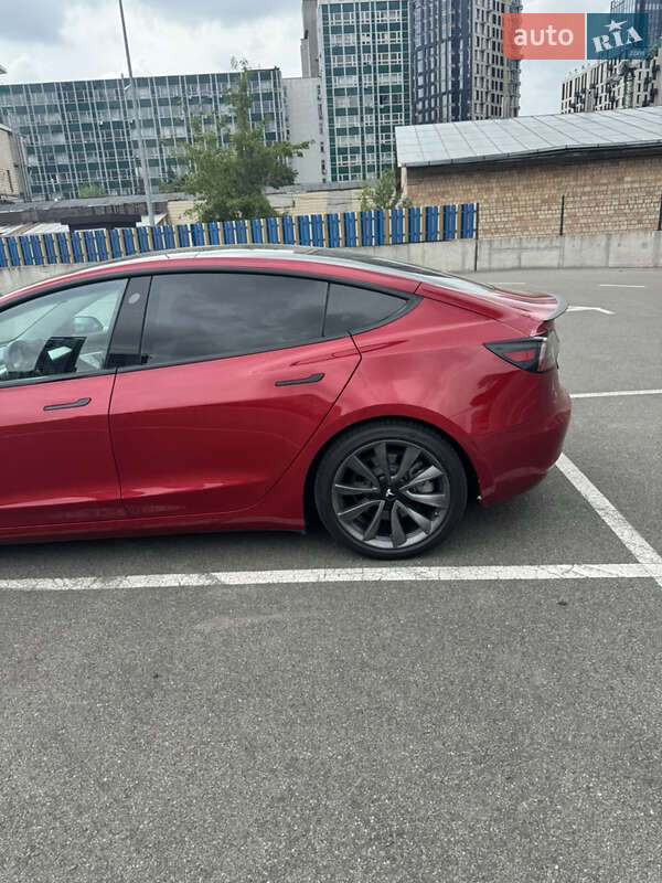 Седан Tesla Model 3 2018 в Києві