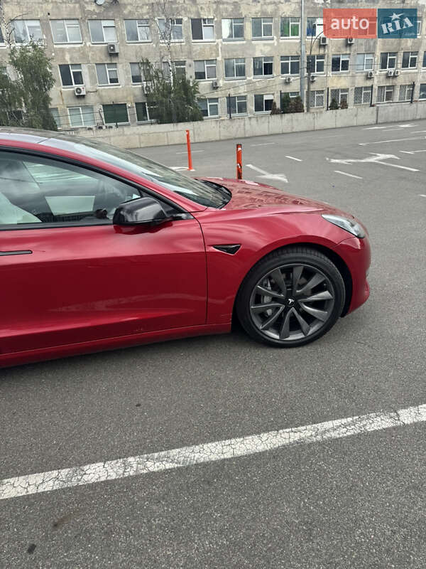 Седан Tesla Model 3 2018 в Києві