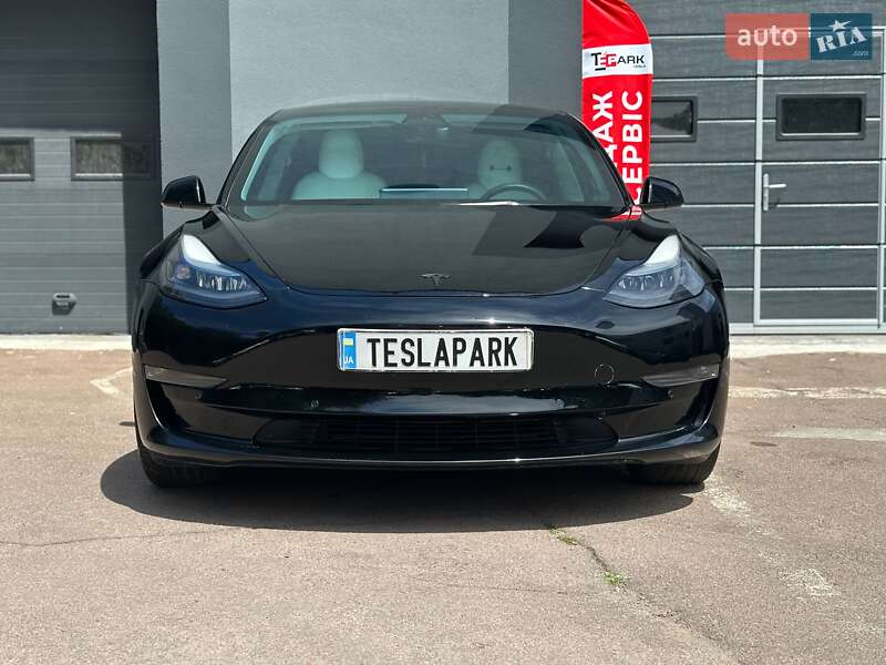 Седан Tesla Model 3 2022 в Києві