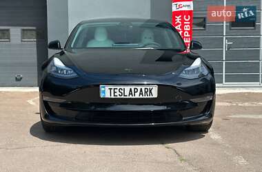Седан Tesla Model 3 2022 в 
