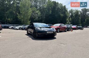 Седан Tesla Model 3 2022 в 