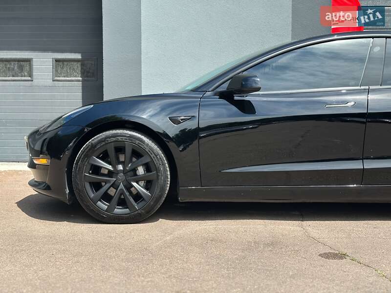 Седан Tesla Model 3 2022 в Києві