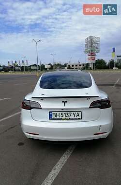 Седан Tesla Model 3 2020 в 