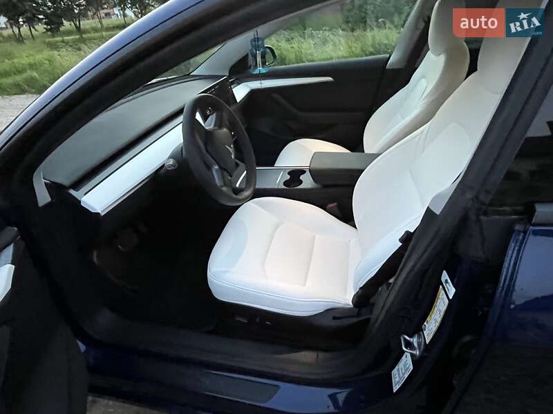 Седан Tesla Model 3 2021 в Івано-Франківську