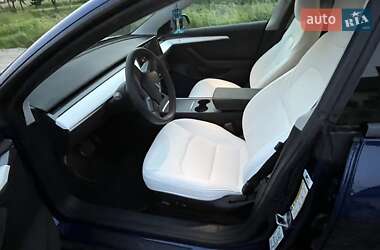 Седан Tesla Model 3 2021 в 