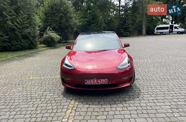 Седан Tesla Model 3 2022 в 