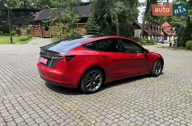 Седан Tesla Model 3 2022 в 