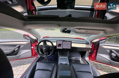 Седан Tesla Model 3 2022 в 