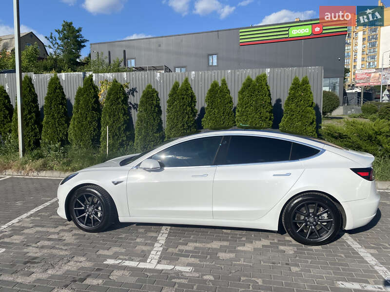 Седан Tesla Model 3 2019 в Києві