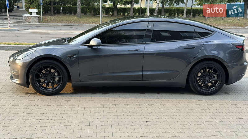 Седан Tesla Model 3 2022 в Киеве
