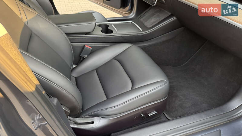 Седан Tesla Model 3 2022 в Киеве