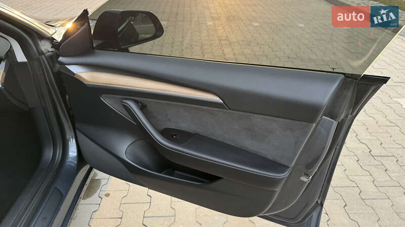 Седан Tesla Model 3 2022 в Киеве