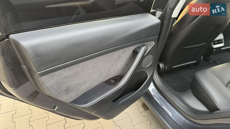 Седан Tesla Model 3 2022 в Киеве