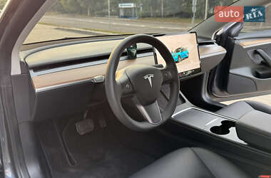 Седан Tesla Model 3 2022 в 