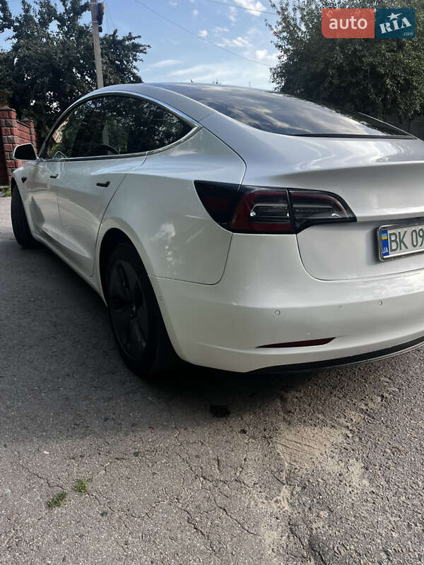 Седан Tesla Model 3 2019 в Києві