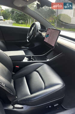 Седан Tesla Model 3 2019 в 