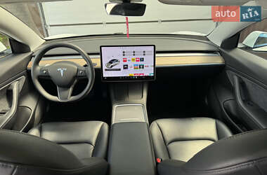 Седан Tesla Model 3 2020 в 