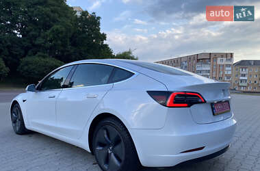 Седан Tesla Model 3 2020 в 