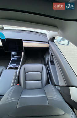 Седан Tesla Model 3 2020 в 