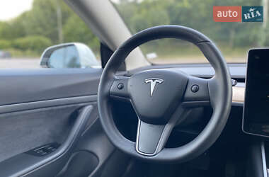 Седан Tesla Model 3 2020 в 