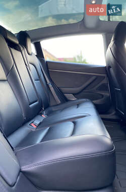 Седан Tesla Model 3 2020 в 