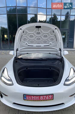 Седан Tesla Model 3 2020 в 