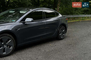 Седан Tesla Model 3 2021 в 