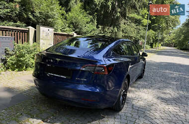 Седан Tesla Model 3 2023 в 