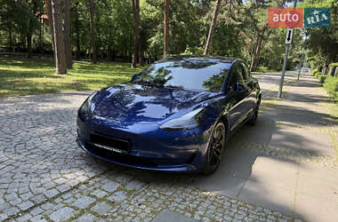 Седан Tesla Model 3 2023 в 
