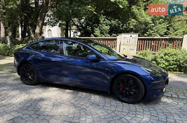 Седан Tesla Model 3 2023 в 