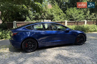 Седан Tesla Model 3 2023 в 