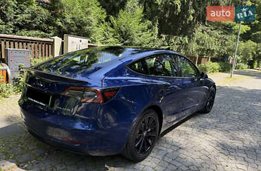 Седан Tesla Model 3 2023 в 