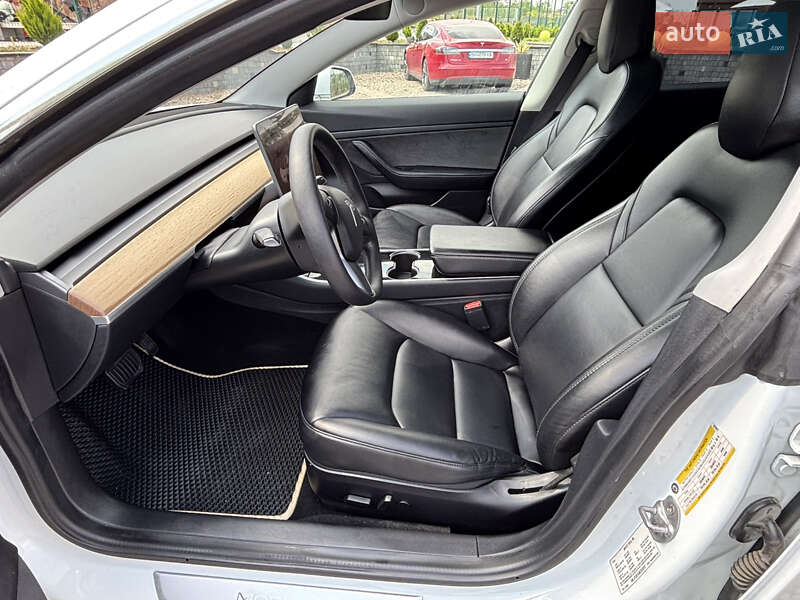 Седан Tesla Model 3 2019 в Одессе