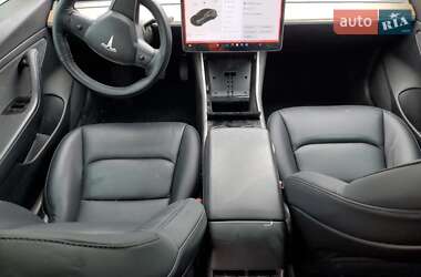 Седан Tesla Model 3 2020 в 