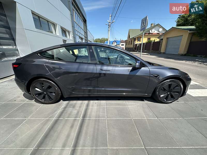 Седан Tesla Model 3 2024 в Луцьку