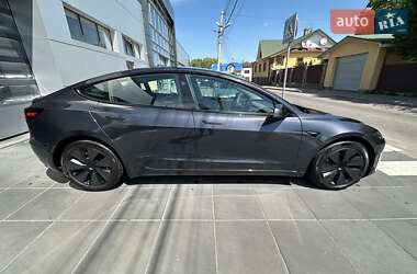 Седан Tesla Model 3 2024 в 