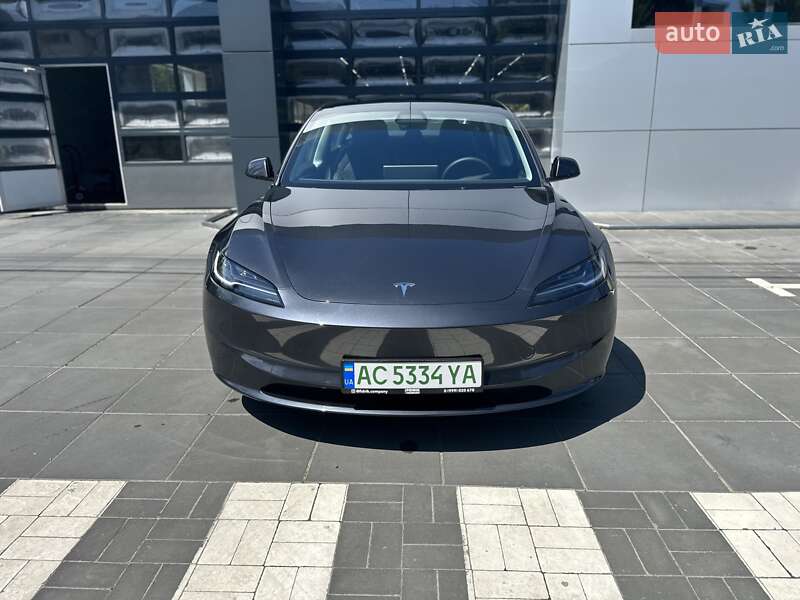Седан Tesla Model 3 2024 в Луцьку