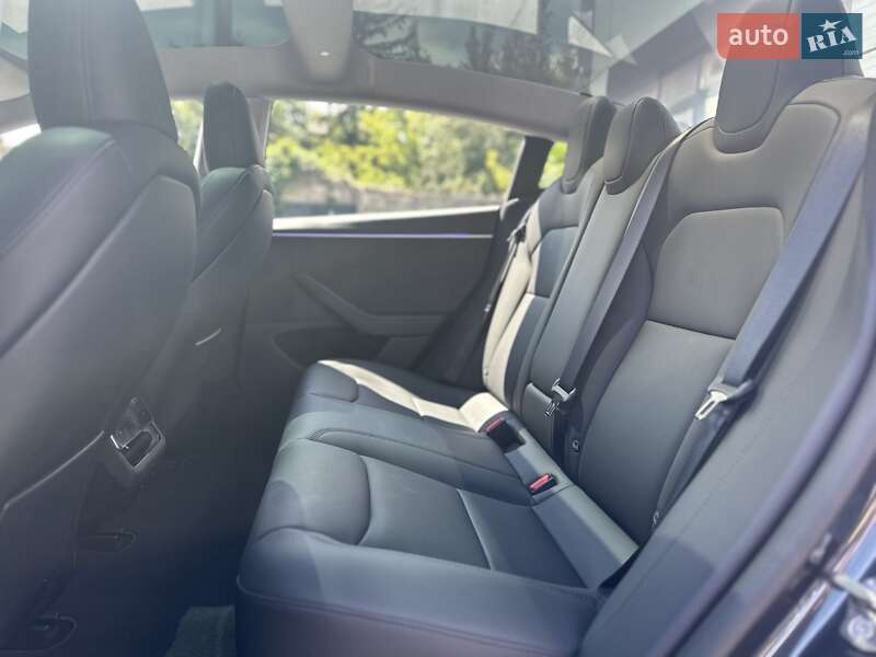 Седан Tesla Model 3 2024 в Луцьку