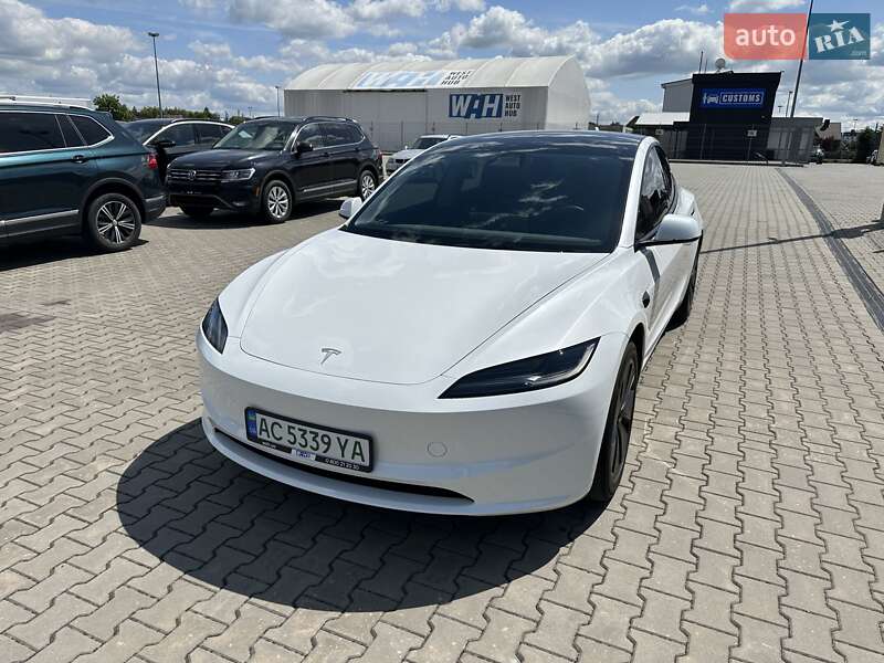 Tesla Model 3 2024