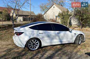Седан Tesla Model 3 2020 в 