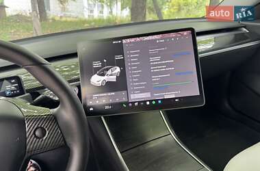 Седан Tesla Model 3 2020 в 