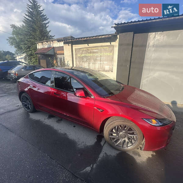 Седан Tesla Model 3 2024 в Львові
