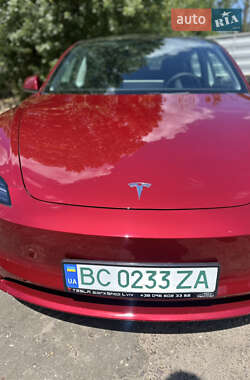 Седан Tesla Model 3 2024 в 