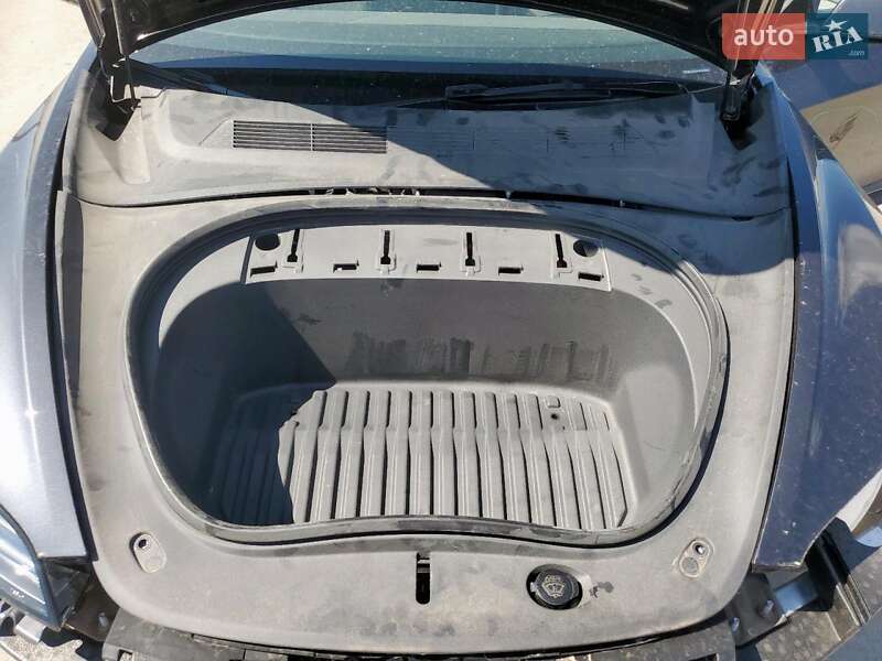 Седан Tesla Model 3 2024 в Львові