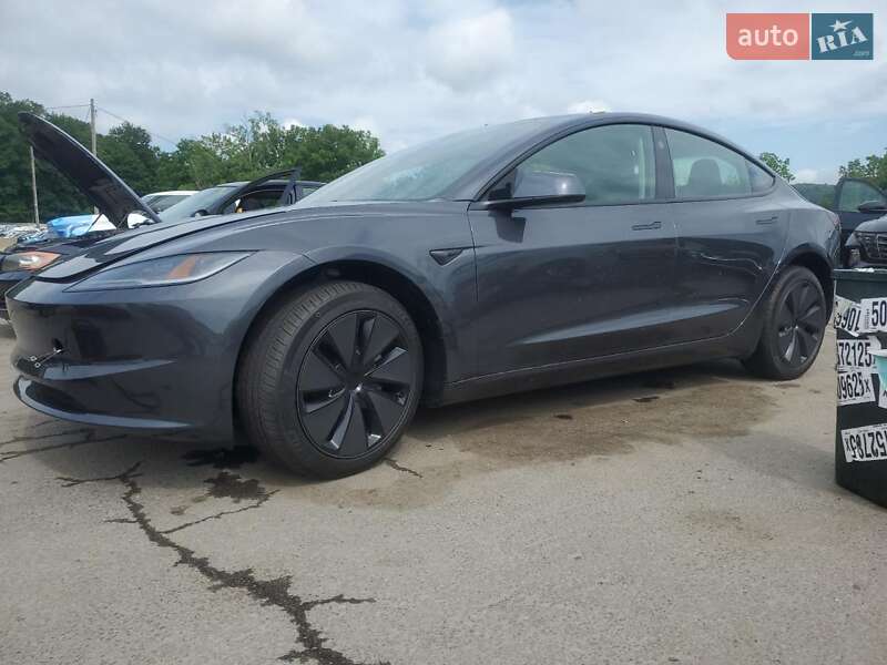 Tesla Model 3 2024