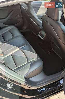 Седан Tesla Model 3 2020 в 