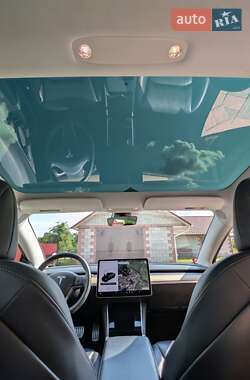 Седан Tesla Model 3 2020 в 