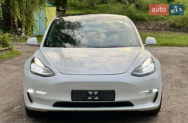 Седан Tesla Model 3 2021 в 