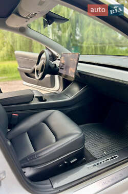 Седан Tesla Model 3 2021 в 